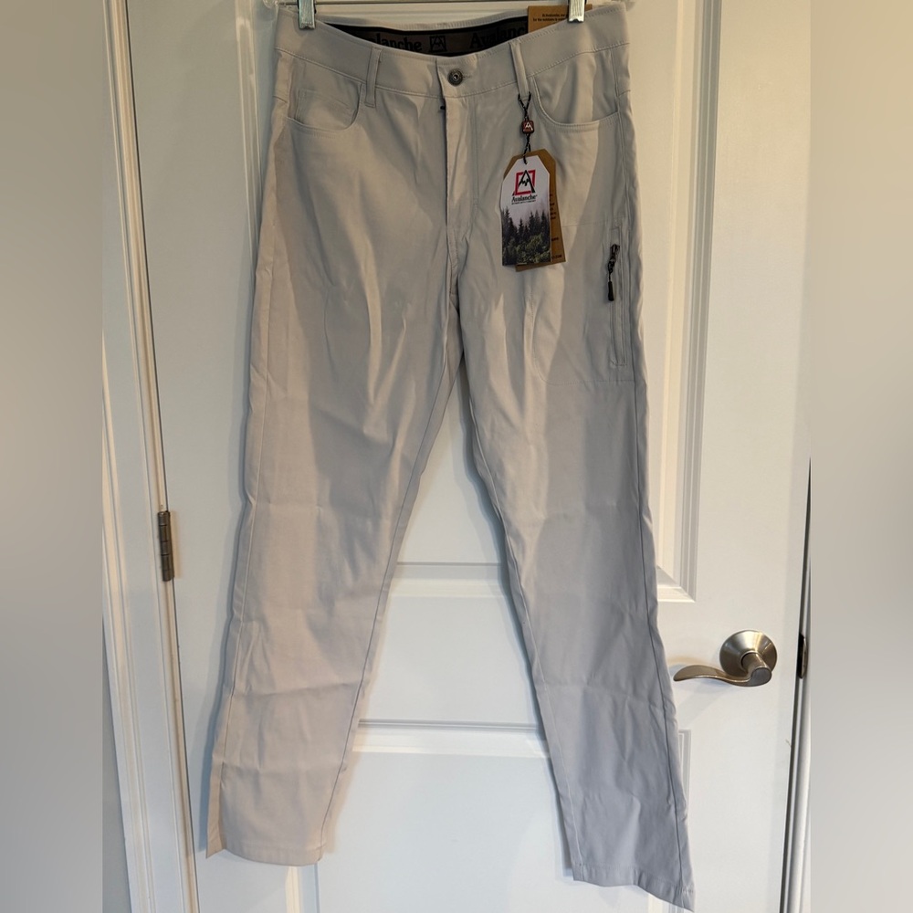NWT Avalanche Men’s Light Gray Traveler Pant